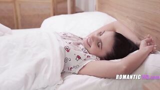 Tired beauty enters wrong bedroom and gets seduced by roommate