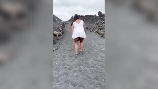 LittleFeet Plays With Her Ass On The Black Desert??