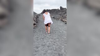 LittleFeet Plays With Her Ass On The Black Desert??