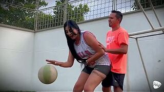 Venezuelan bet playing basket and loses