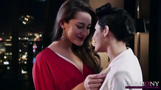 Fascinating lesbian babes making out