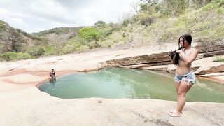 Gorgeous YOUNG COLLEGE GIRL goes to the river after her classes and meets A STRANGER AND ENDS UP SCREWING OUTDOORS IN COLOMBIA!