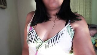 ALLISON VEGA AMATEUR MILF FEEDING ON THICK CUM STREAM