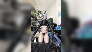 Breathplay manacled with noose and bag