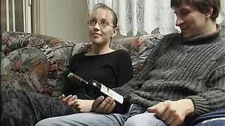 sie traeumt noch einmal 18 zu sein - milf solo