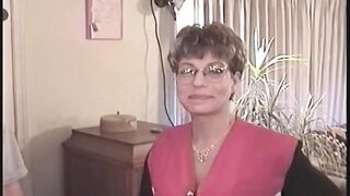 Aged MILF Gives Sloppy Oral sex-sex and Takes Creampie