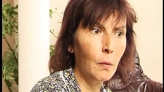 MILF bestellt sich jungen callboy und wird gefickt