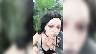 Tattooed hotty teases with collar and lips ?
