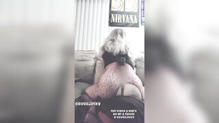 Alternative pawg cums all over her pillow
