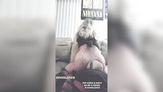Alternative pawg cums all over her pillow