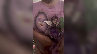 Love on My Granny‘s Lustful Nakedness