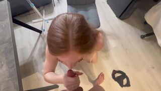 Мачеха попросила застегнуть корсет но я вставил хуй ей в киску и залил её своей спермой