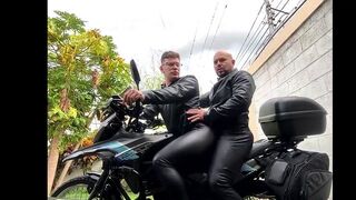 Screwing on the bike with biggest creampie, in a hawt outdoors