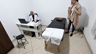 The doctor pounded the patient's ass and left the cum leaking.