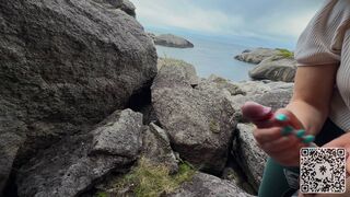 Found that Big Butt Cutie on a hiking Trail and banged her in a Public Cave!