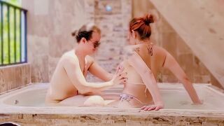 lucio d rizzo enjoys deepthroat in the bubbling water