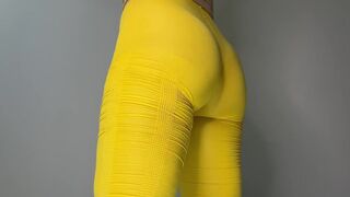 ⭐️ PAWG Plugged Twerkin' & Peeing in Yellow Yoga Pants ⭐️