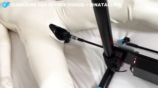 Latex female-dominator takes fuck machine then pegs her sub hard