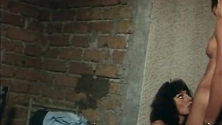 Vintage 3-some curly pussy screwing 3-some party