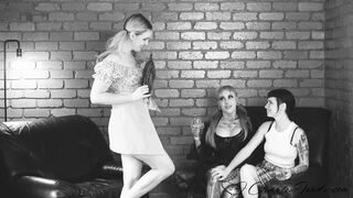 Kellie Panthers Hot Body Gets Completely Owned By Lesbian babes Charlie Forde And Salem