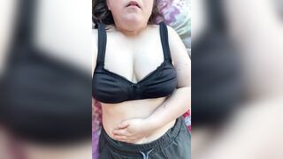 Natural soft white woman masturbating (strong moaning sounds) ?