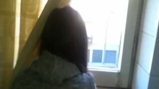 sveltina in bagno - milf ingoia tutta la sborra