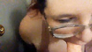 Big Tiity BBW gives a quick fellatio
