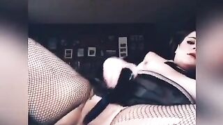 Cute teen fucks snatch & booty with hairbrush