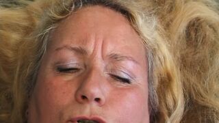 Older Doxy Shoves Calculator Deep Into Her Pussy