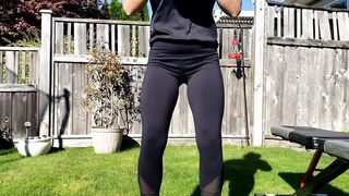 Little home workout in yoga pants