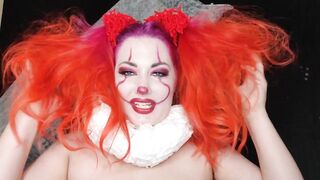 HAWT SPOOKY CLOWN GIRL PENNYWISE BANGS HERSELF AND SQUIRTS