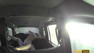 USA honey takes UK penis in her ass - Fake Taxi