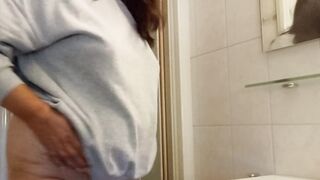 BBW abdomen wobbling shower mature German