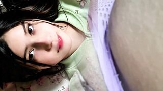 Colombian influencer masturbates with her neighbor