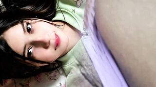 Colombian influencer masturbates with her neighbor