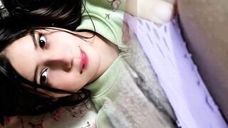 Colombian influencer masturbates with her neighbor
