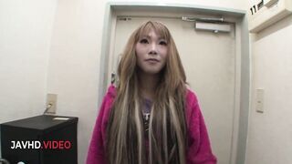 Saki Oshiro's Intimate POV Bathroom Oral-sex-job and Ride