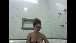 YOUNG GIRL GETTING BANGED UP IN THE BATHTUB
