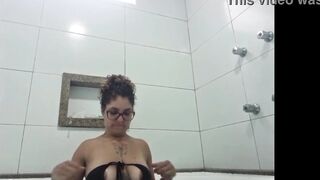 YOUNG GIRL GETTING BANGED UP IN THE BATHTUB