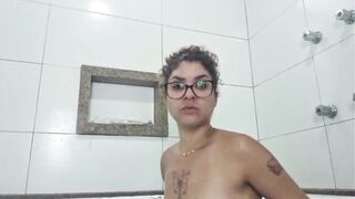 YOUNG GIRL GETTING BANGED UP IN THE BATHTUB
