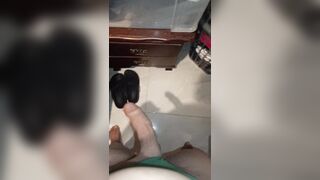 T-girl empties her balls