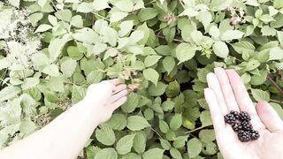 Wild blackberries made me lustful for a outdoor footjob
