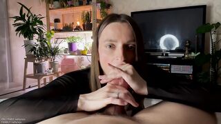 Horny girlfriend wants to taste huge knob