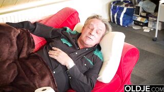 Overweight grand-dad screwed by nice-looking young cutie teen oral sex-sex cum