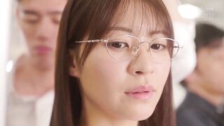 Classmate Who Secretly Lets Me Creampie Her on the Educate to College. Chapter.1