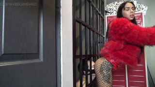 I Crush My Serf's Hands In advance of He Has to Fuck Me!