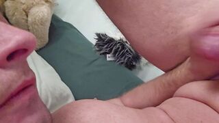 Amateur couple focused on face down cum shots with siamino