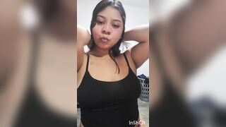Miren como me masturbo mientras no hay nadie en casa tengo 19 años