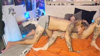 TATTOO ARTIST LOBITA JUGUETONA DELIVERS DEEP CUNT THRUSTS