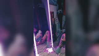 Brunette delivers explosive squirting content for lobita juguetona